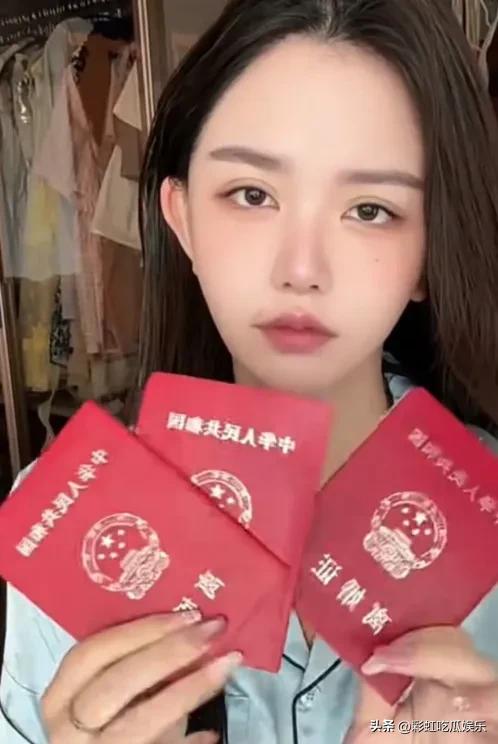 韩安冉11号领到了第四本离婚证，事实证明她不适合结婚，只适合恋爱。

这边还没有
