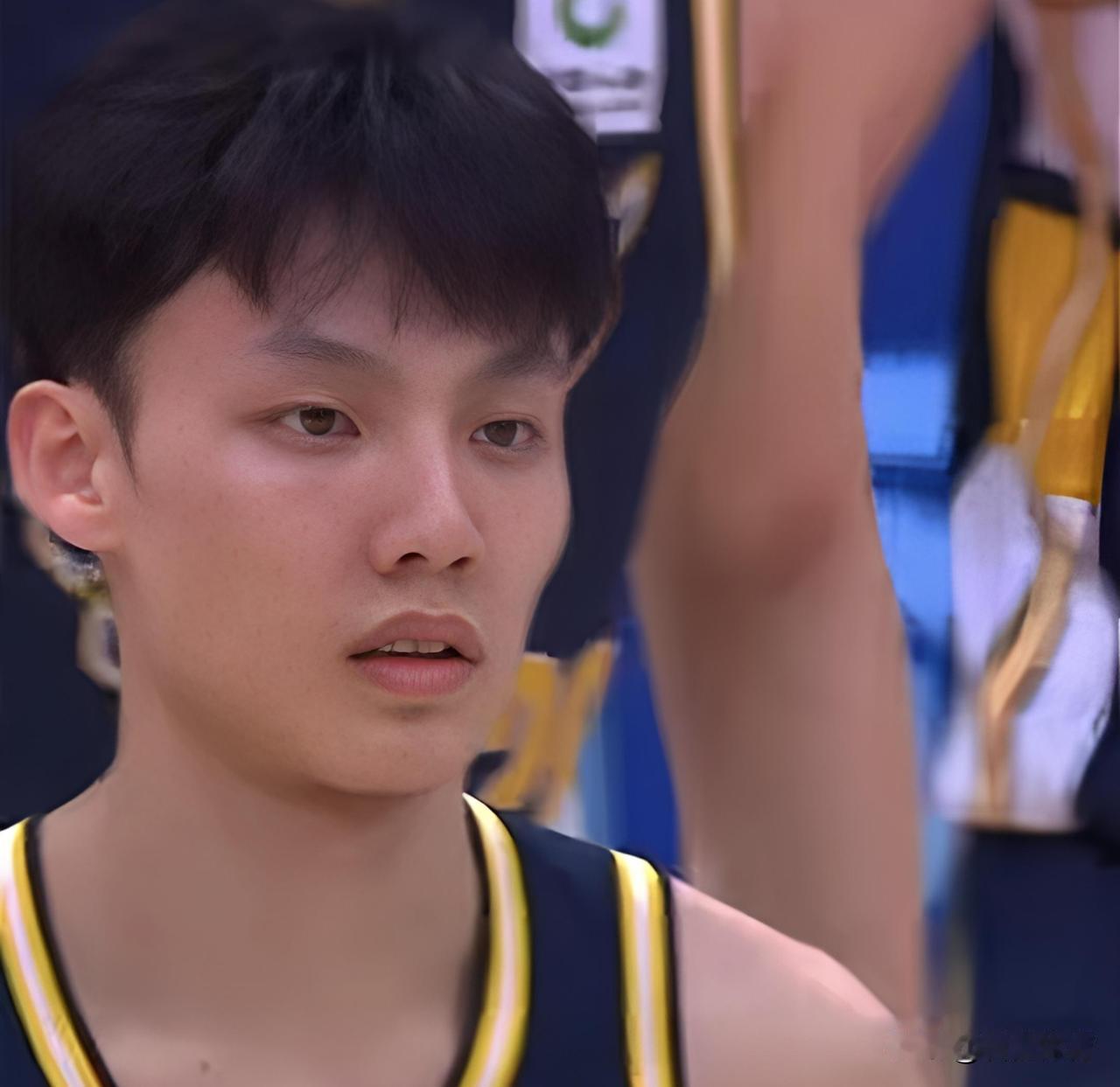 杜锋有必要这样吗？徐杰肉眼可见的身体状态不好，竟然还让他打？

而且还让他打了1