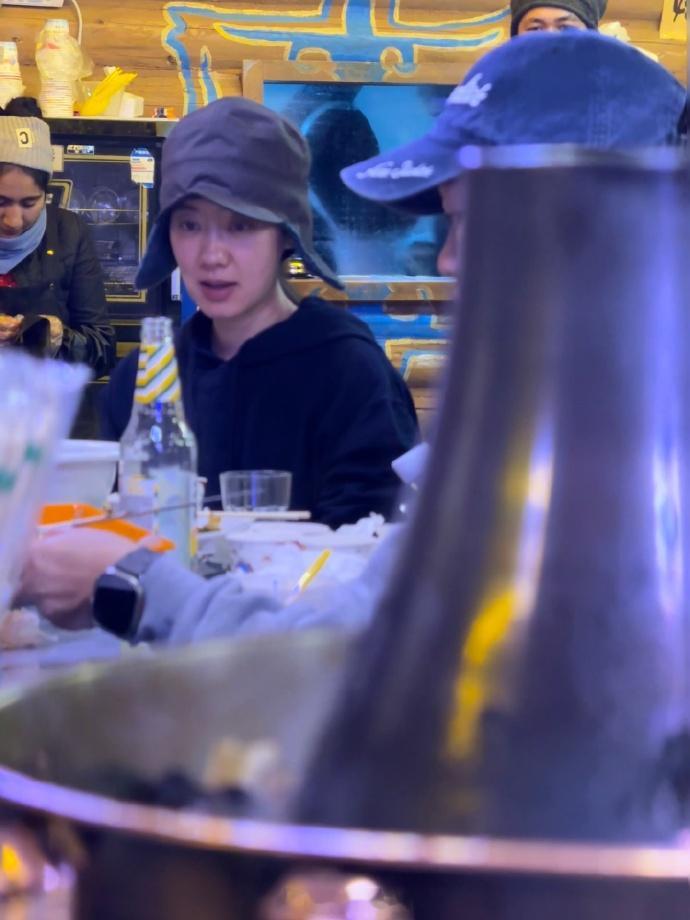 偶遇贾玲张小斐聚餐贾玲去新疆找张小斐了 谁的妈咪们