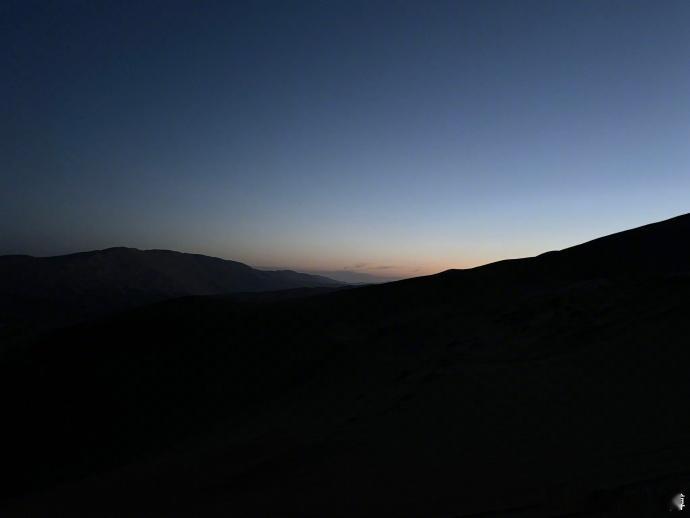 #王一博分享沙漠明信片##王一博看了好多日出#王一博的沙漠明信片，记录了他探索的