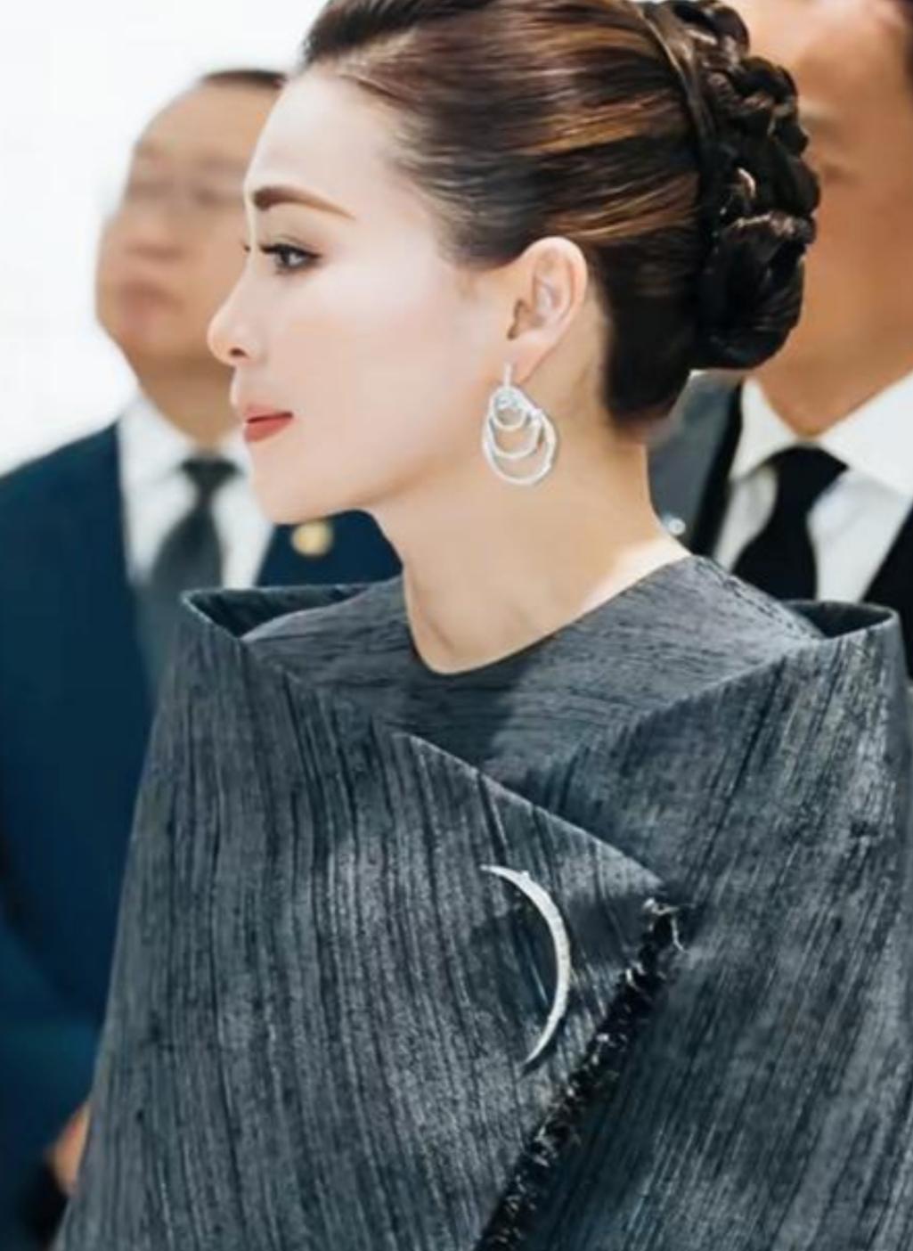 苏提达和西拉米两人谁的颜值更漂亮呢？
两人的颜值是不是在伯仲之间啊？
谁更代表了