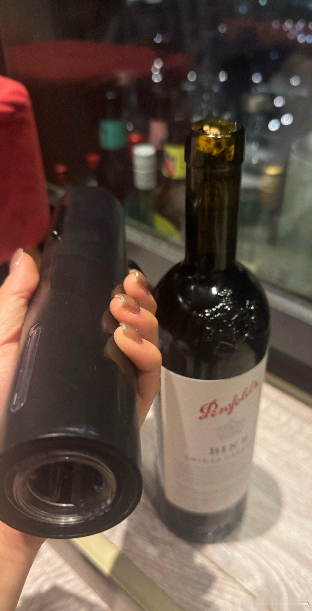 我身经百战的电动开瓶器遇到了超绝烂酒塞！