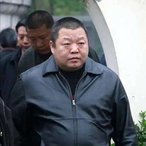 [微风]2018年，臧天朔临终前，屏退全部家人，包括他的妻子李梅，唯独留下了斯琴