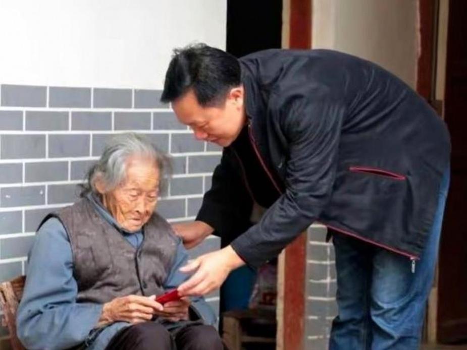 新的一年想多陪陪谁！
新的一年，最想多陪陪的，是那些被我们的忙碌悄悄“挤走”时间