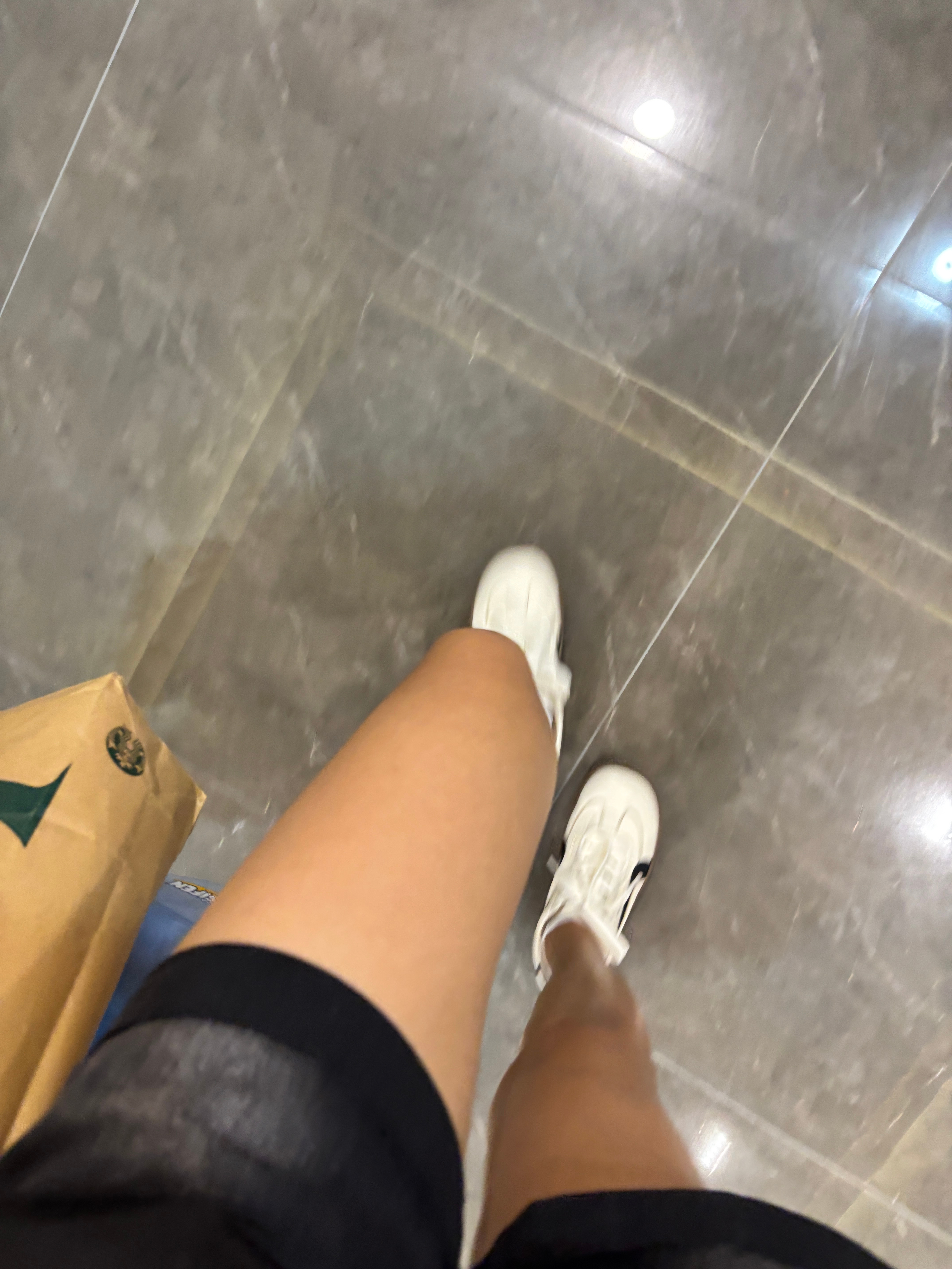 现在已经没人开腰疼的玩笑了反正怎么说呢 30岁的年纪七老八十的身体 