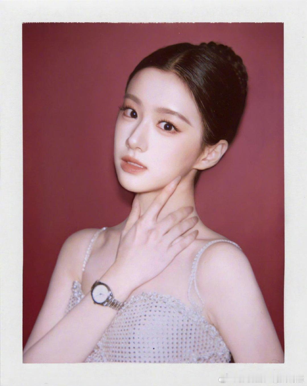 卢昱晓包上恩撕拉片卢昱晓和包上恩的撕拉片真好看，俩大美女同框，太养眼了！ ​​​