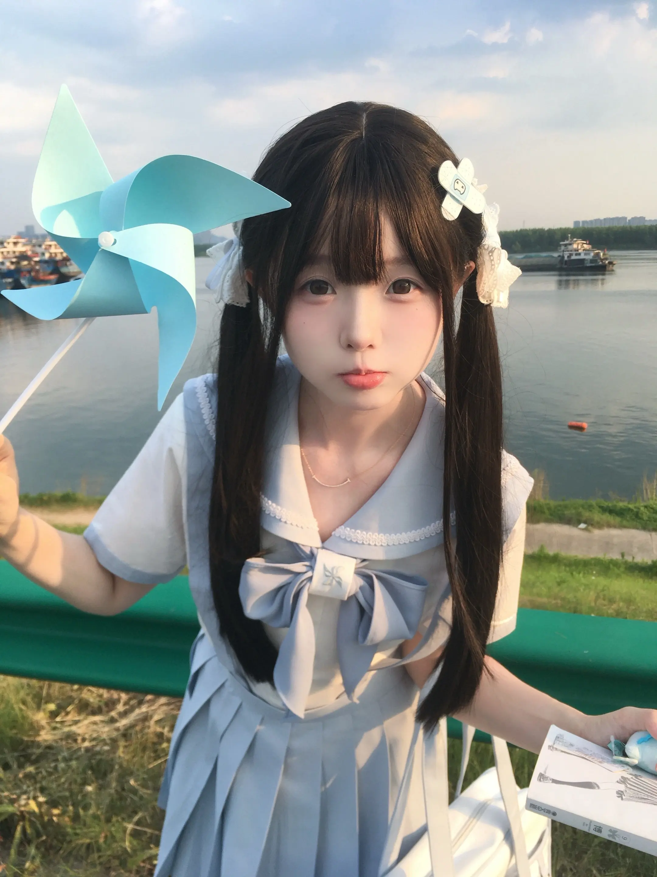 我等下发张自拍 然后假装吐槽自己最近怎么变丑了 你们就在底下评论：没有...