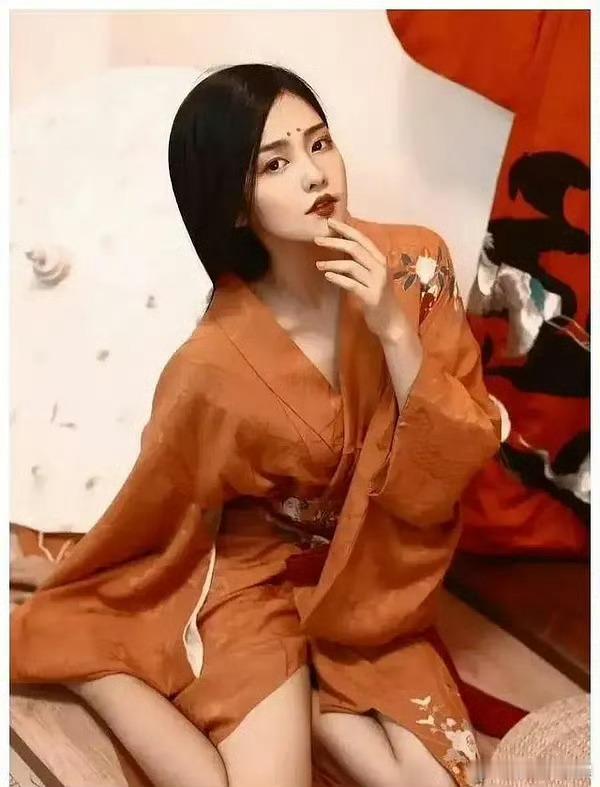 白鹿是怎么同意把这种照片发出来的，真的要丑出新高度了。 