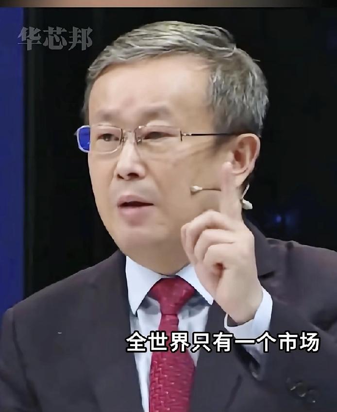 最逗的就是，一群天天把“跟国际接轨”挂嘴边的人，突然就急了。
就因为有人提了一嘴