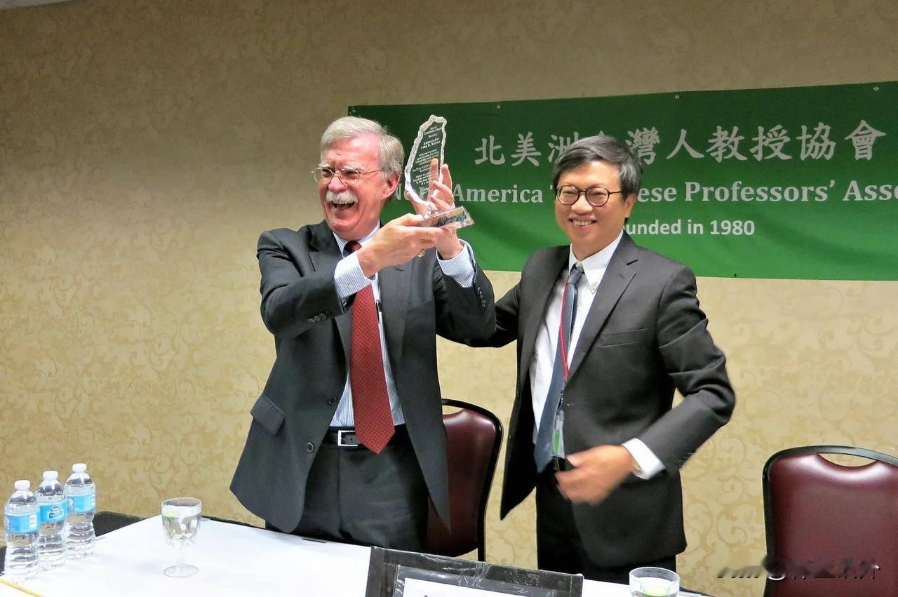 反对民进党，那就把给你的奖撤回来！
民众党“立法院”总召集人黄国昌，原来是民进党
