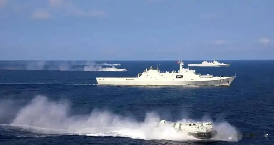 12月29日东部战区“正义使命 - 2025”演习的炮声，那是捍卫主权的怒吼。演