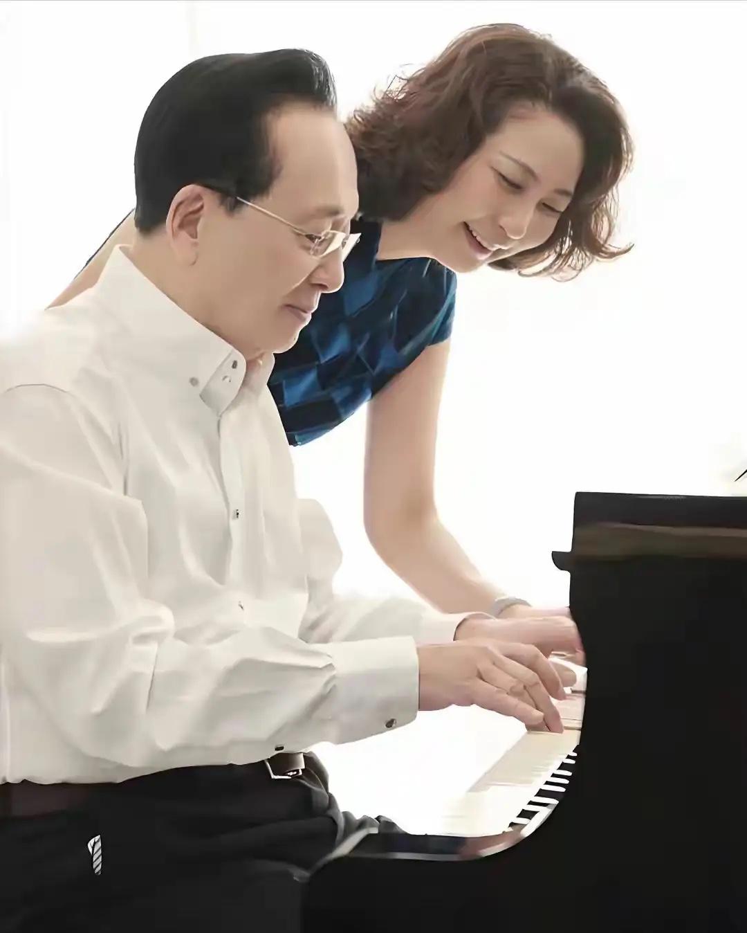 著名作曲家陈钢去世，比陈钢小32岁的妻子陆凌一定是最伤心的人

陆凌温婉大方，她