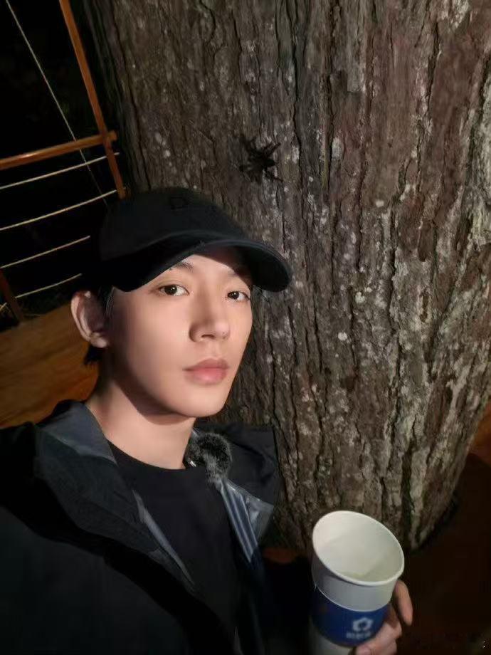 邓为泪点低低嘟胆子肥肥嘟 勇敢和温柔同时在他身上体现，硬核挑战冲在前面，捕捉到细