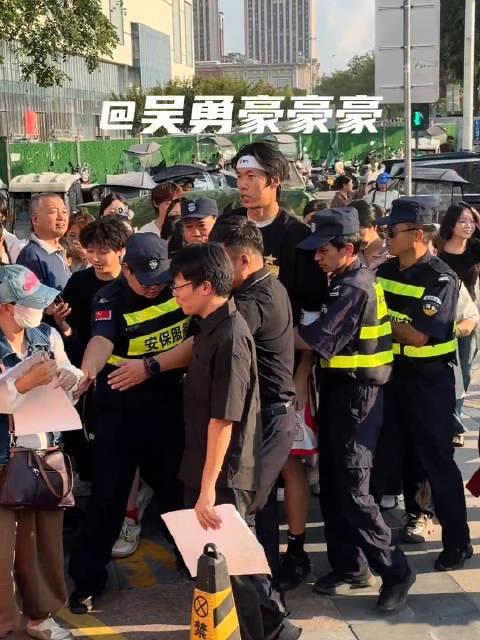 篮球没有身份的界限 国手天团已就位，顶尖高手蓄势待发。3X3全明星赛把这些不同身