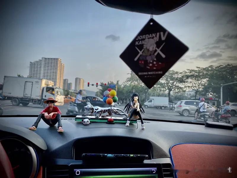 车内物品摆放那可是大有学问，就像给汽车这个“钢铁巨兽”整理内务一样，得讲究得很！