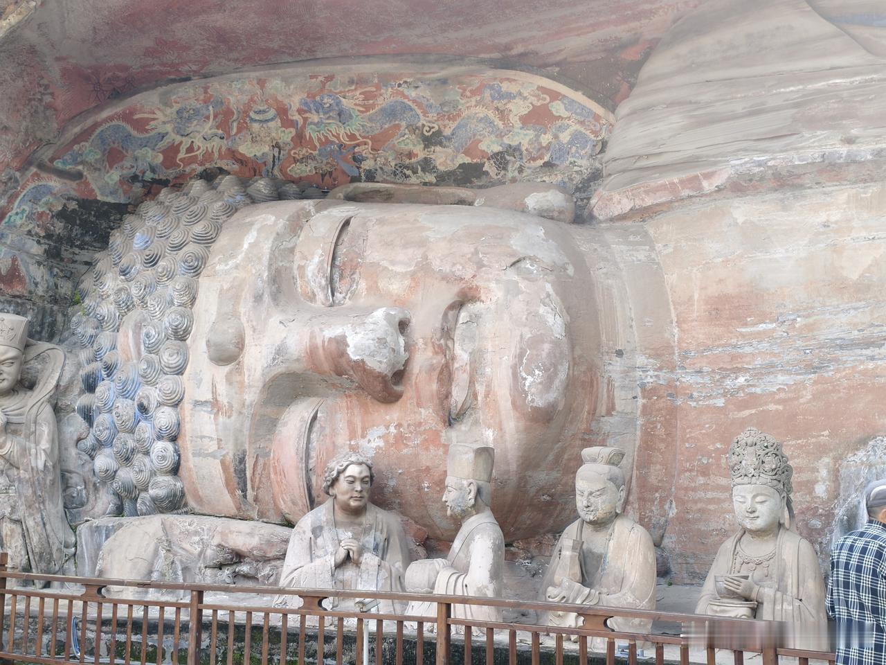 老俩口2026年春季床车自驾游第十天。上午去看大足石刻，又一次与好运交接。

昨