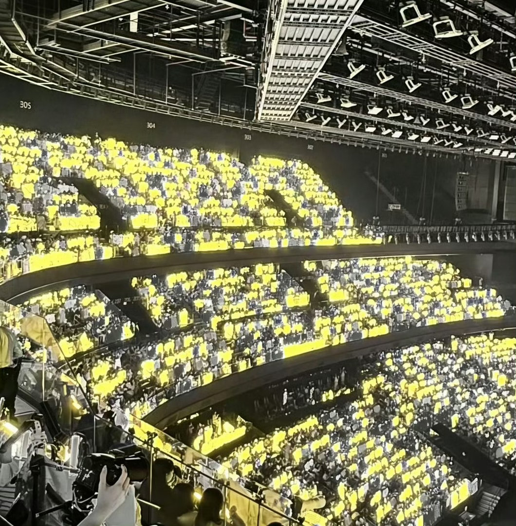 TOP登陆少年今日演唱会 朱志鑫黄海应援现场大喊朱志鑫C位