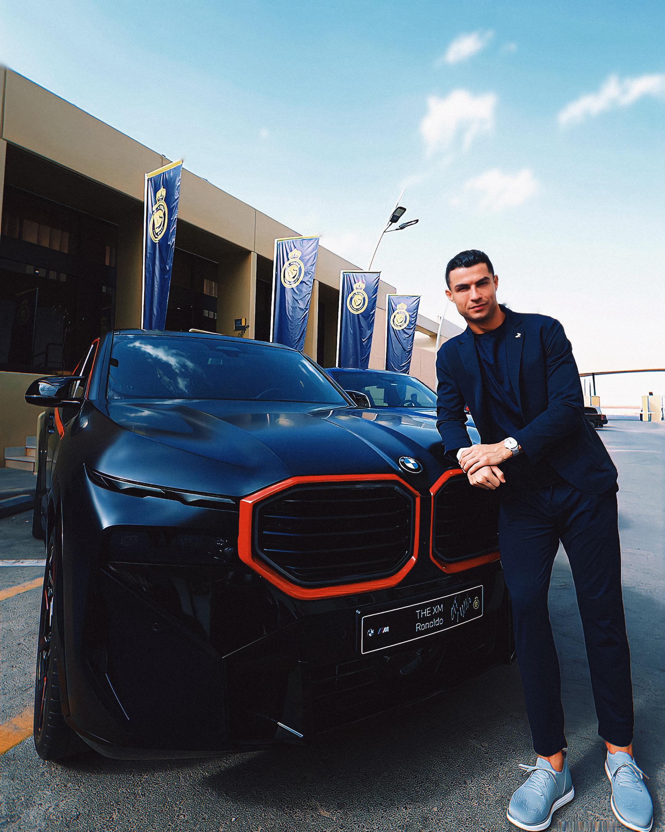 C罗  超话年度竞耀时刻  📸 宝马XM Label Red和C罗𝓒𝓻𝓲