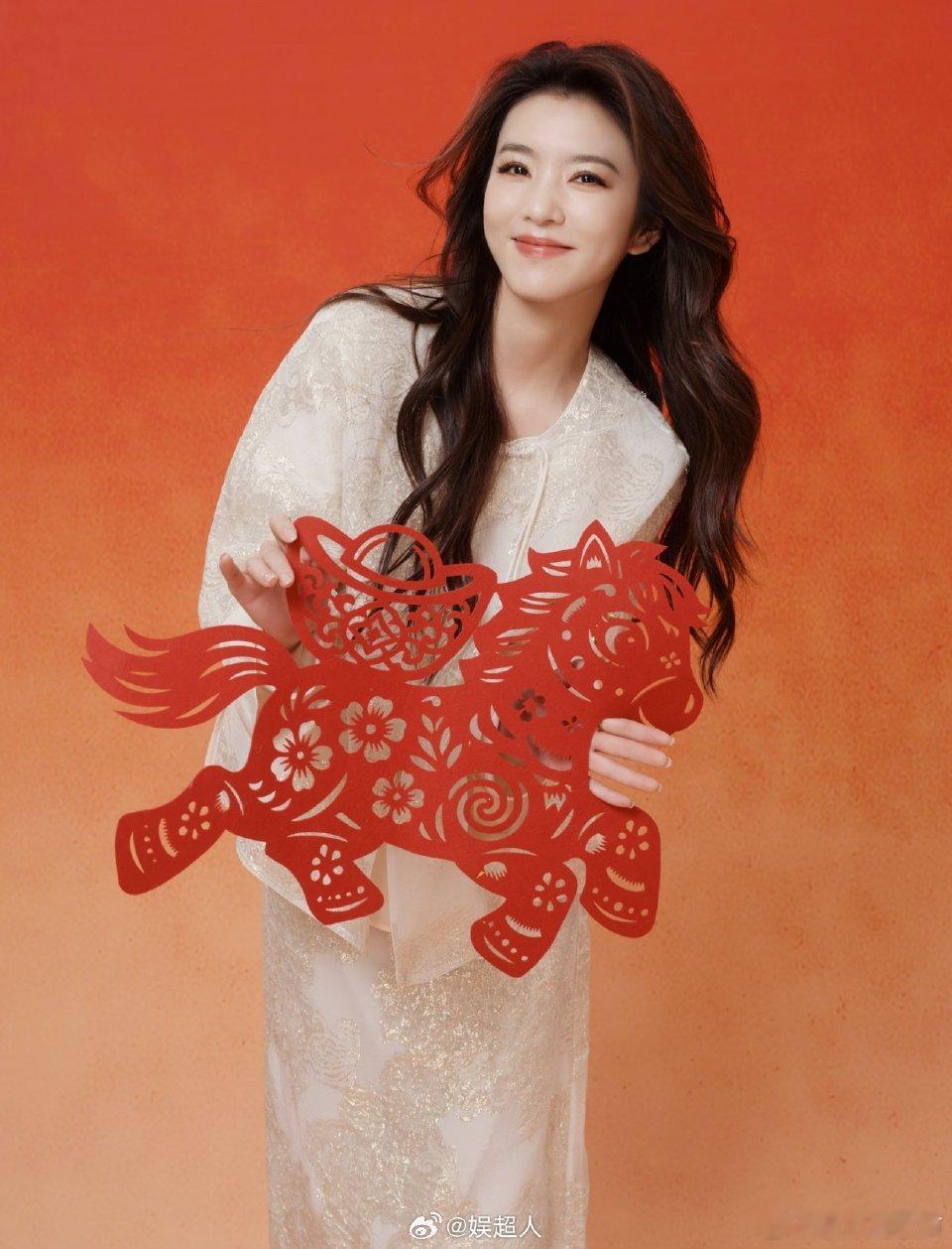 李云霄承包春节档和春晚 舞台之上技艺精湛，光影之间角色鲜活，李云霄春节双线绽放，