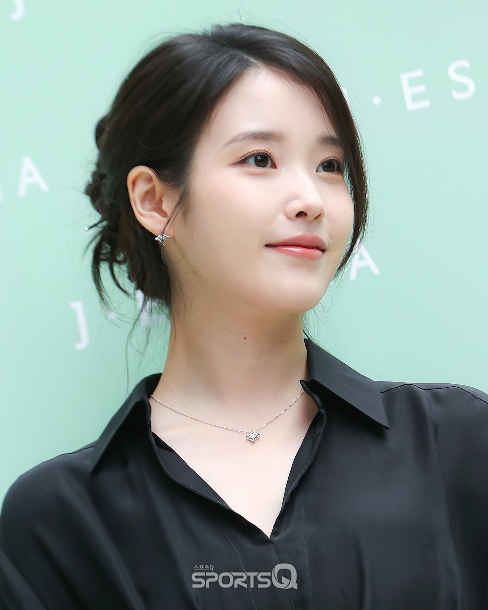 260511 IU X J.estina快闪店活动高清新闻图 