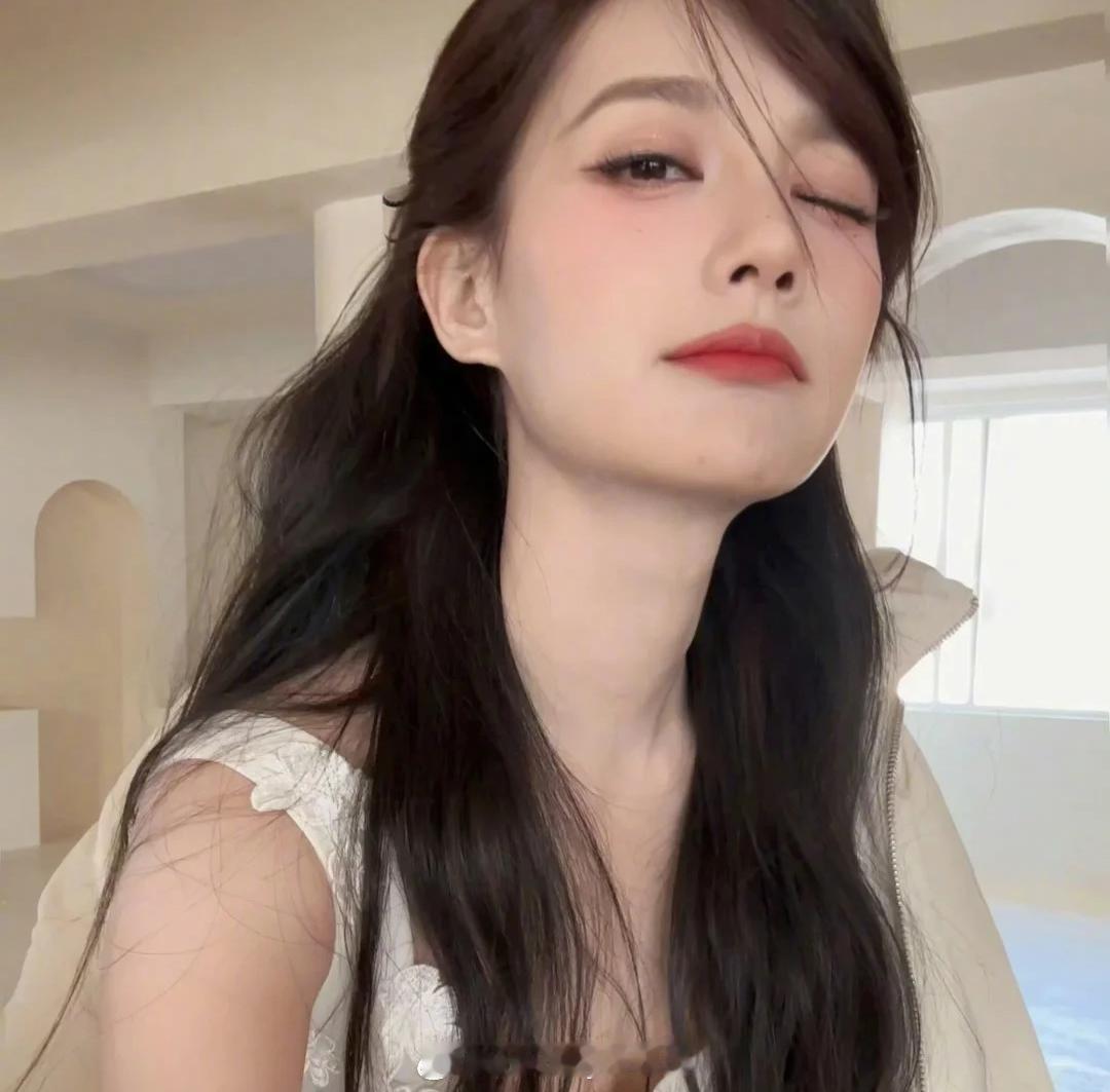 李一桐 | 少女感和姐感并存 ​​​