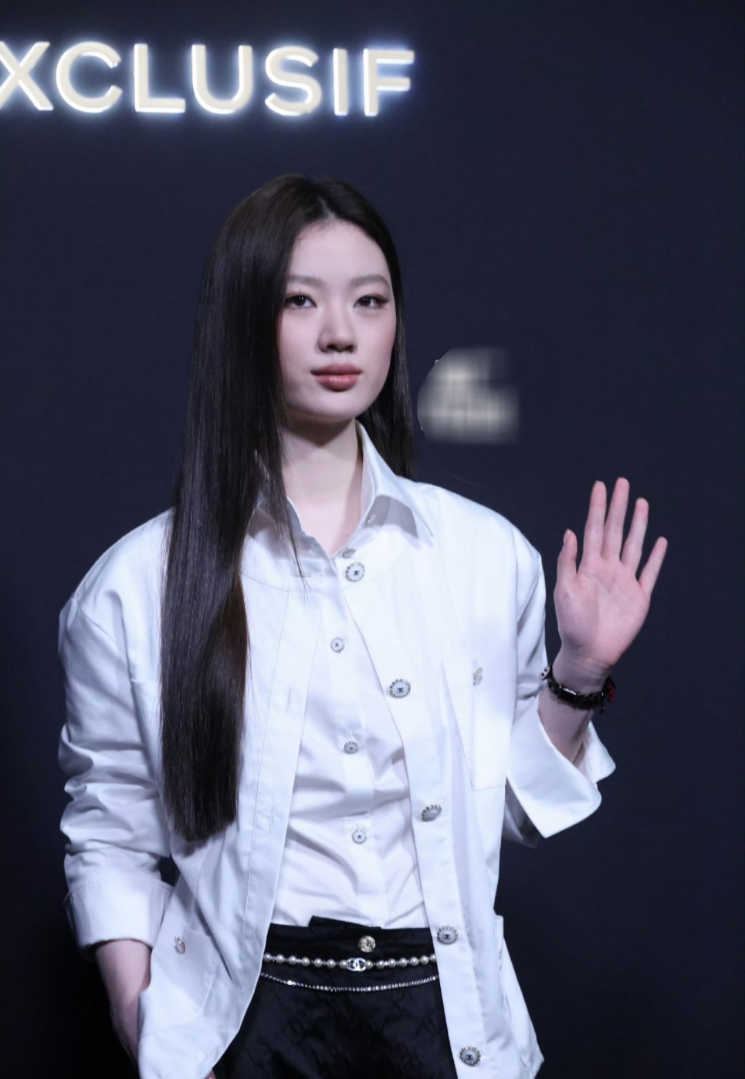 单依纯白衬衫黑长直单依纯亮相CHANEL蔚蓝之夜活动热点现场单依纯[超话]单依纯