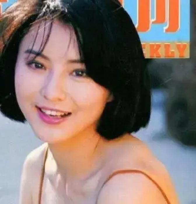 李赛凤19岁靠僵尸先生红透亚洲，嫁富商罗启仁收干儿子宗天意，结果老公开记者会爆她