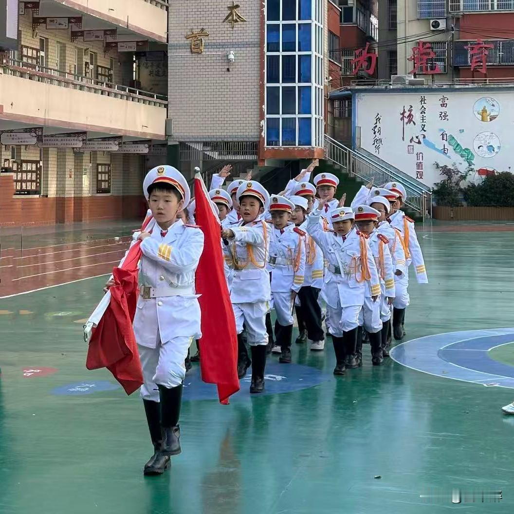 举国欢庆🎊
准备更换头像
请帮我选择一张图做头像
谢谢🙏