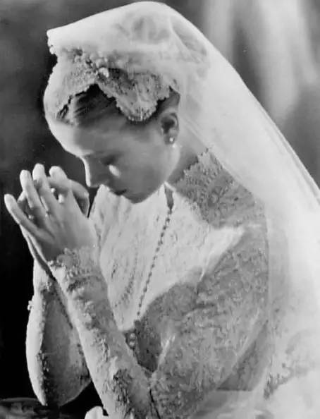 【来自投稿】婚礼上的美国女演员格蕾丝凯莉 