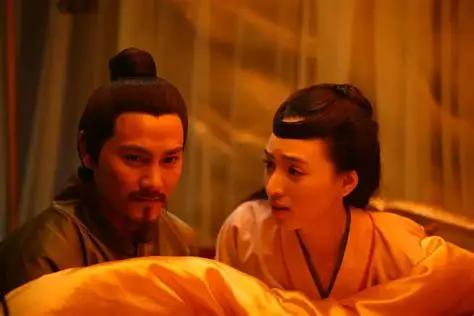 绍兴七年，1137年，宋高宗赵构在寝殿单独召见了岳飞。 
 
这种场合很少见。大