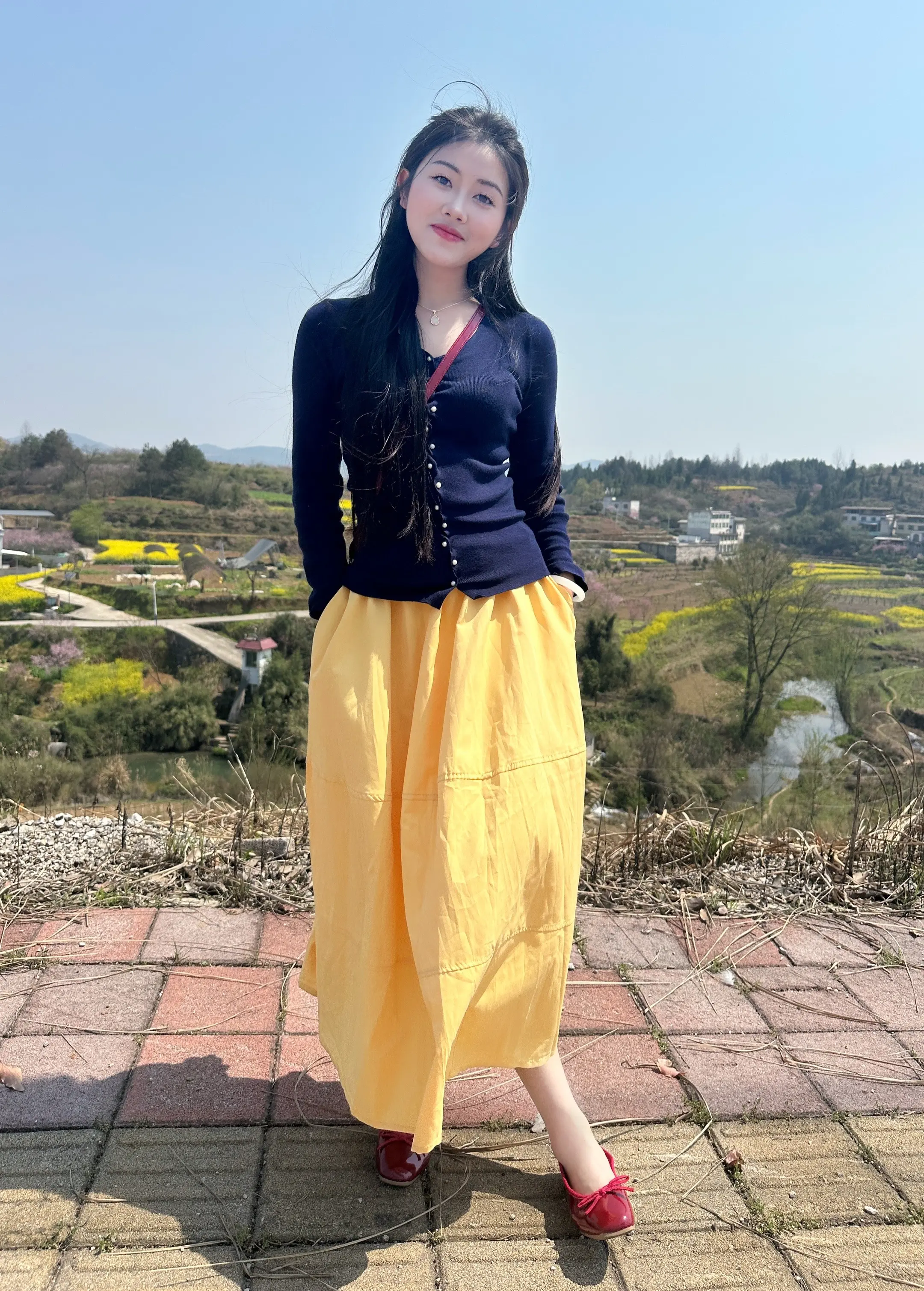时至今日  我依然认为爱上一个人  就不该对其他人感兴趣  如果有那就是不爱