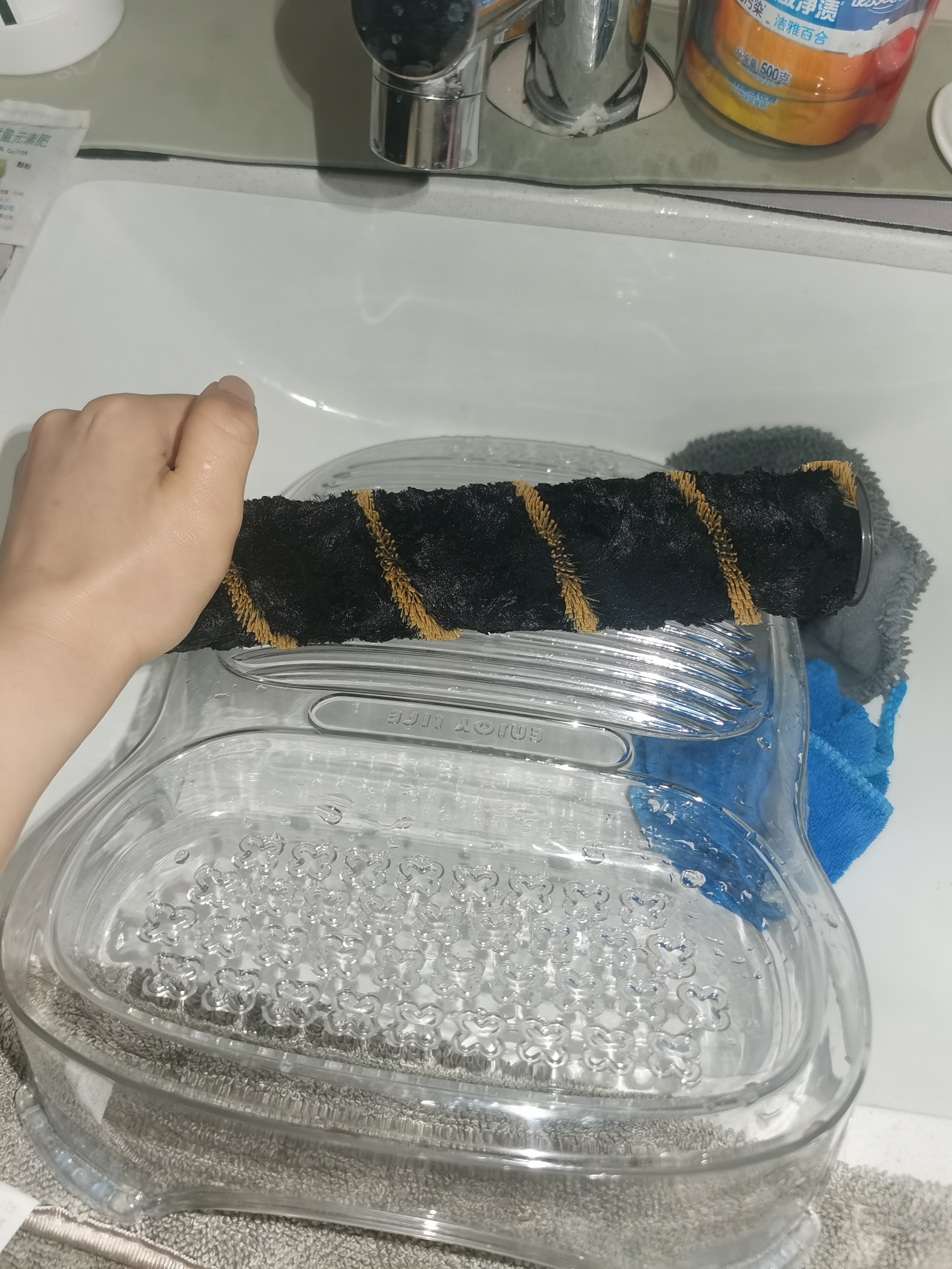 有时候吧，还得看传统点的东西比如搓衣板我那个吸尘器的滚刷，我自己真弄不干净，还不