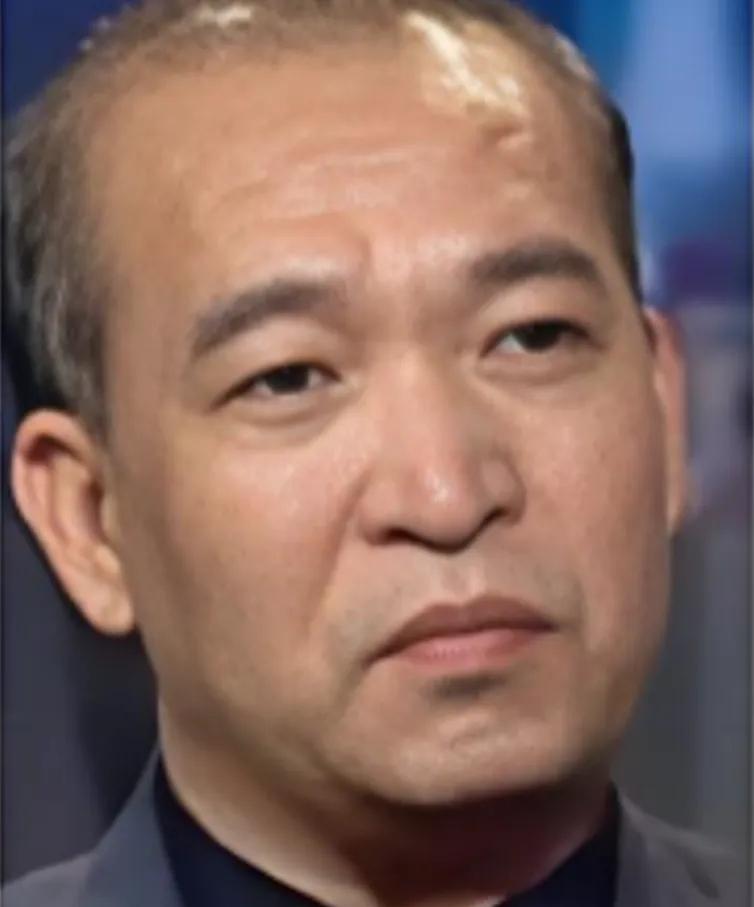 1981年，广东一男子继承巨额家产后跑到英国伦敦，天天穿着破衣烂衫扛麻袋，活像个