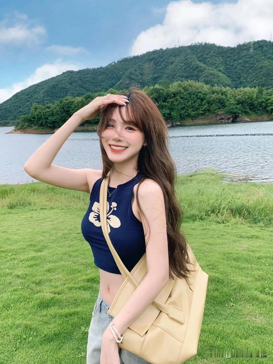 草地大片零失败：9个随手pose，一抬手就是自然系封面！[比心][比心][比心]