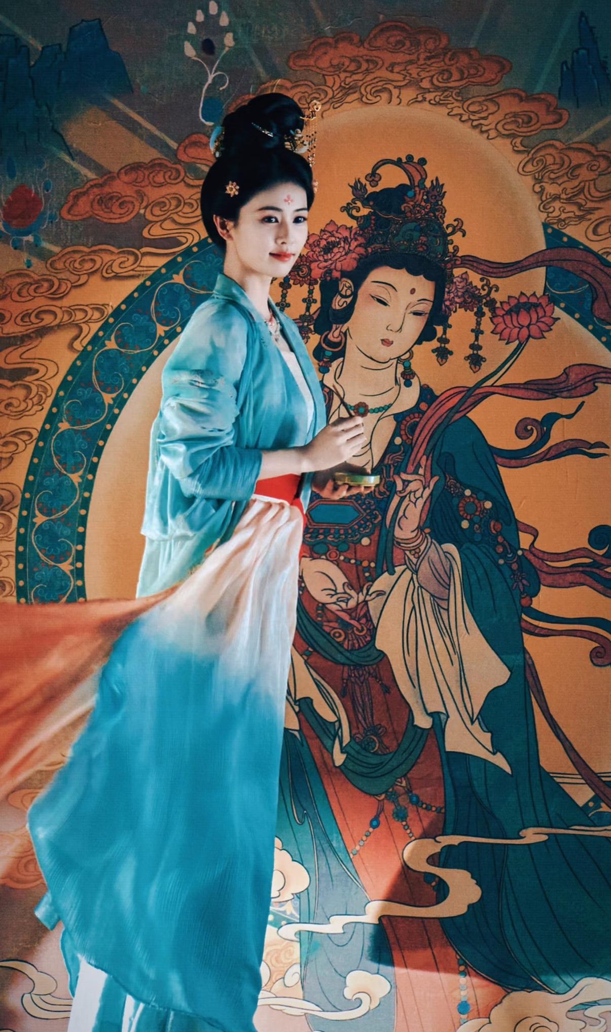 《莫离》：除了刘亦菲，唯二对影视剧中神女，有了形神合一的感觉！

道观中，一众学