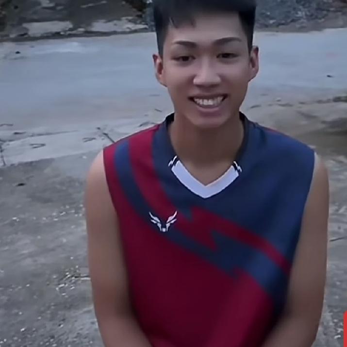 小舅子不上大学了，因为他的学习成绩没有考上大学，所以他决定不继续求学，就在越南找