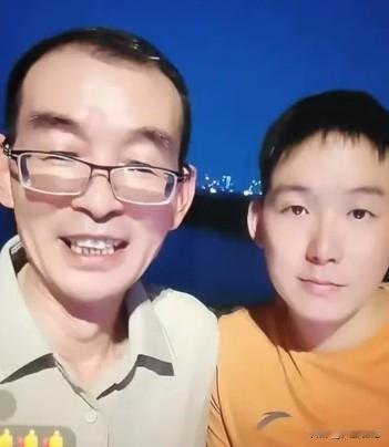 谢浩南现在开始直播带货流量下滑了，谢岳马上出手了，没想到胜过了许健华，父子俩今晚