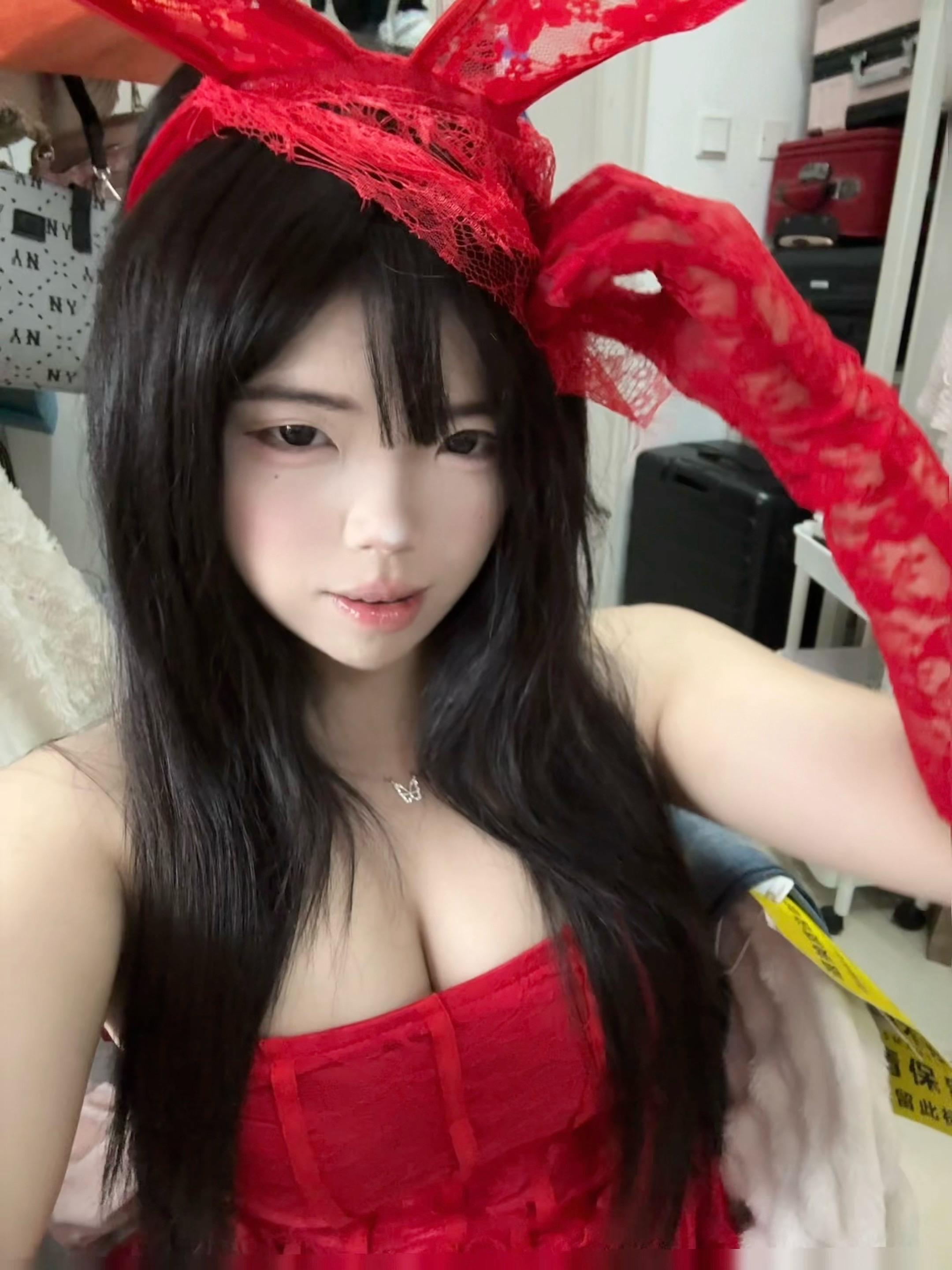 我发现我真的不是当坏女人这块料，我无论怎么刻意装坏，都会透露出一股可爱...