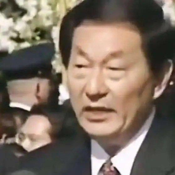 《1999年朱镕基访美，在白宫欢迎仪式上的致辞从容自信》1999年朱镕基访美，在