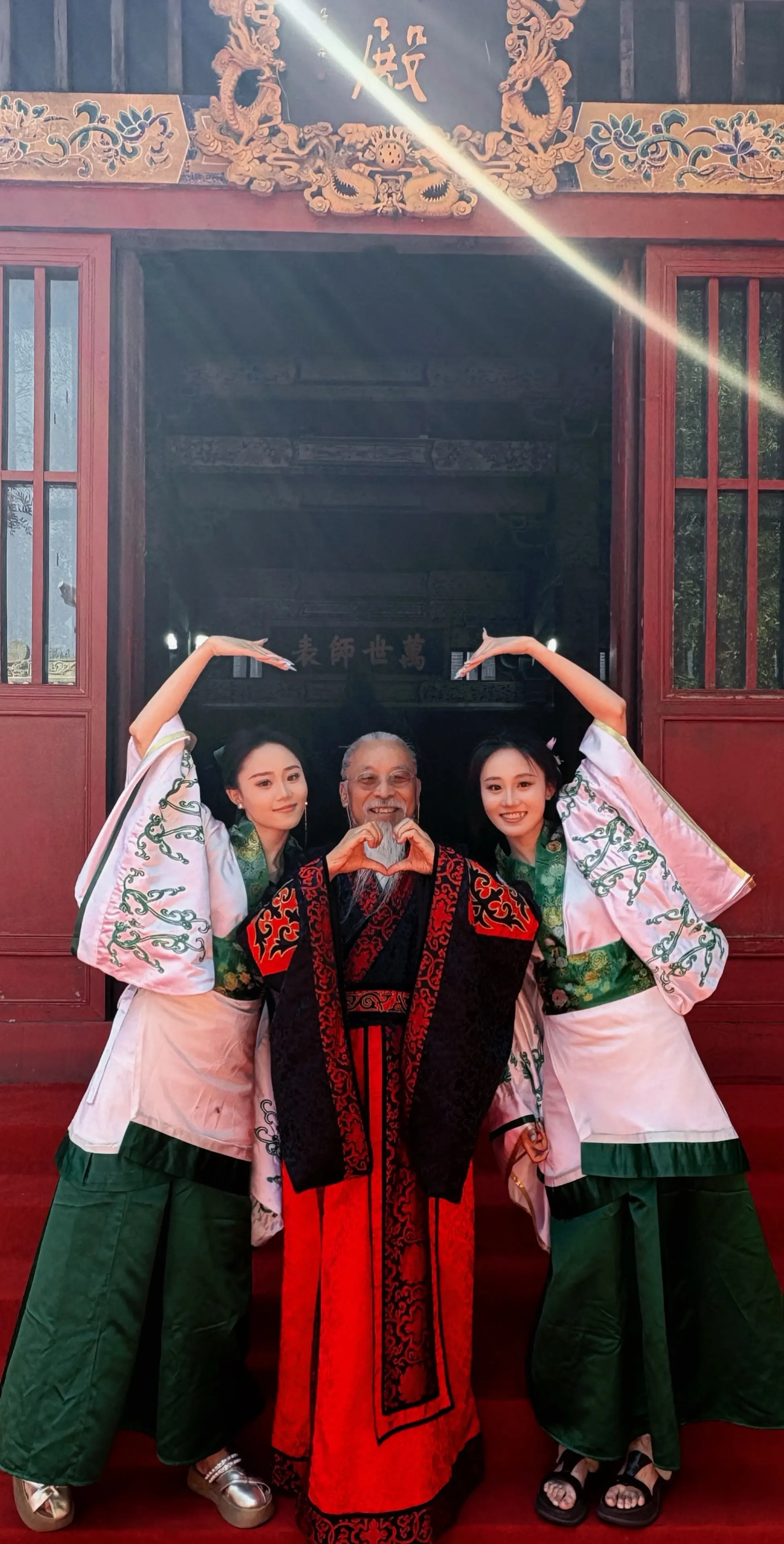 可爱又慈祥的男明星！
