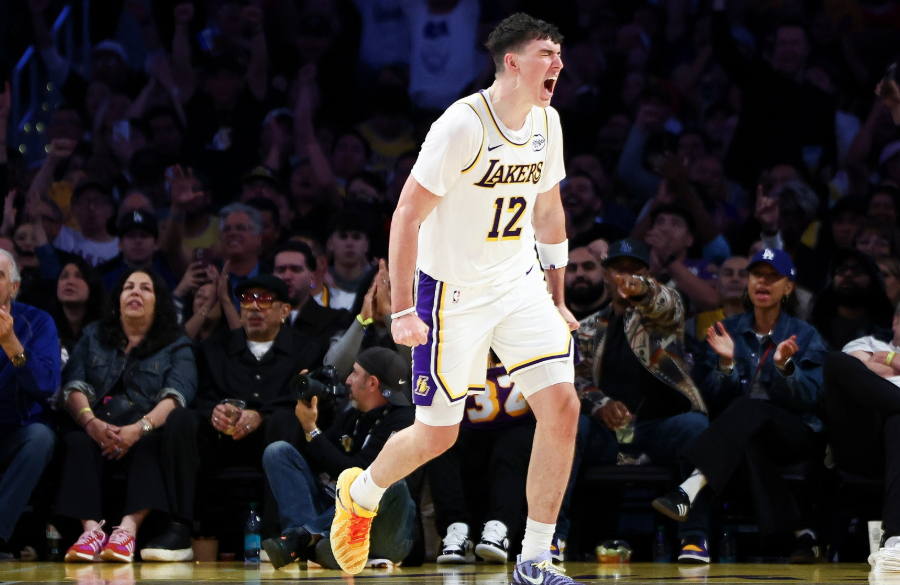 NBA常规赛，湖人120-114战胜灰熊。本场拉拉维亚发挥出色，赛后雷迪克接受采