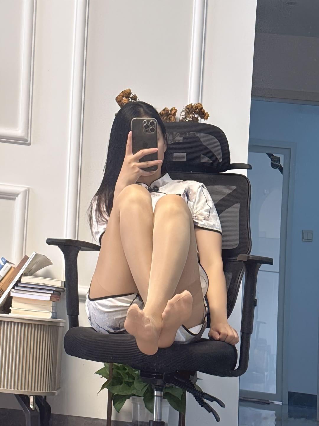 天鹅绒足美女