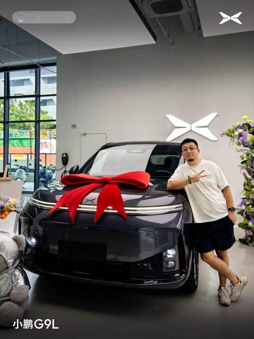 小鹏G9L火热交付进行中！提车的喜悦写满脸上。小鹏G9L首批车主交付23.18万