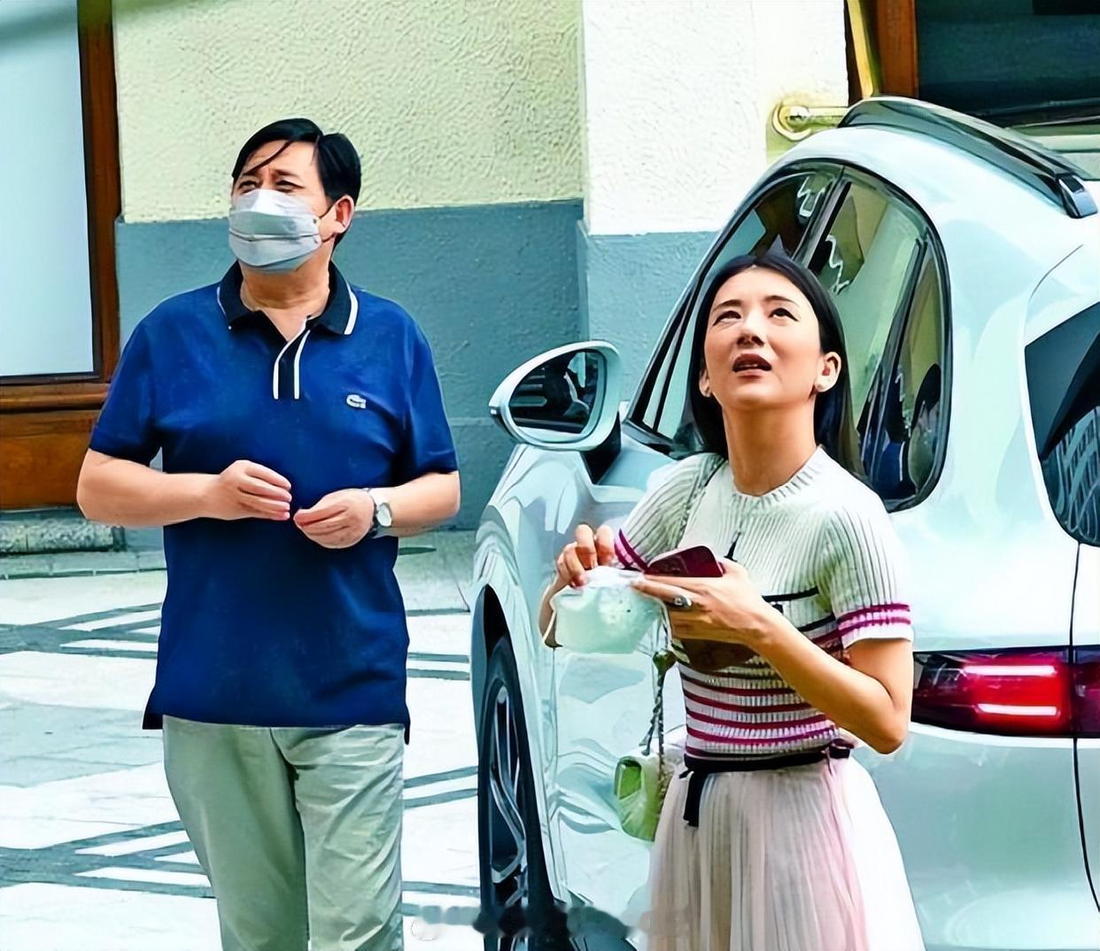 方媛长得像她父亲，她的三胎女儿像她，还好没有浪费好看基因。 ​​​