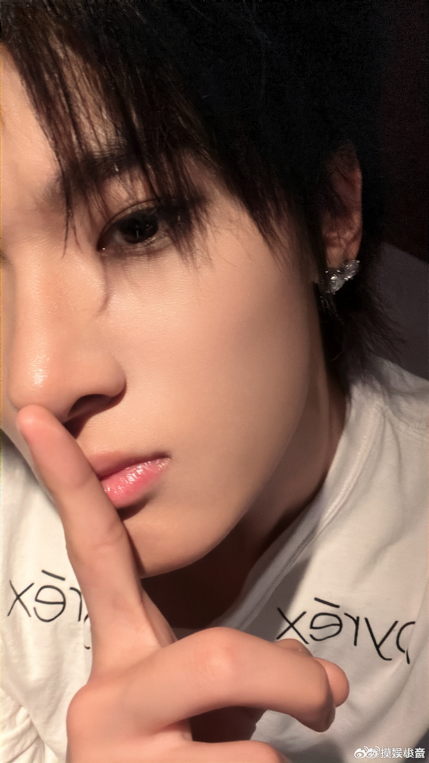 张峻豪相册里全是自拍 谁被张峻豪的专访回答可爱到了！QQ音乐超级巅峰之夜 微博专