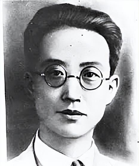 他自首成“叛徒”被处决，34年后遗物揭开真相，让人泪崩。
 
这位被误解半生的英