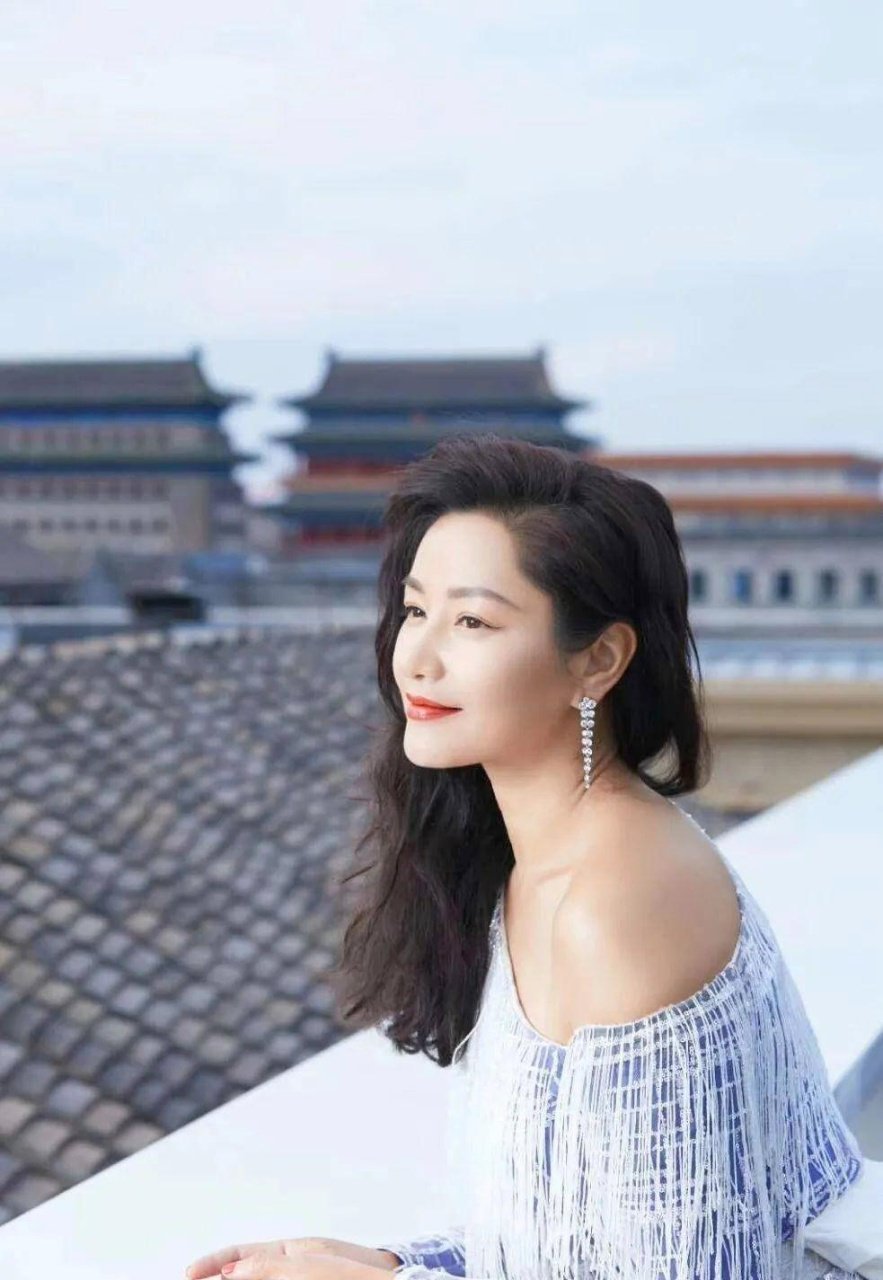 瞿颖模仿界的小品女王瞿颖的模仿天赋真的天生自带，反应快又有梗，一出手就是笑点，不