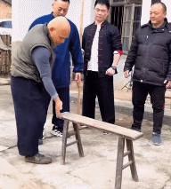 太可怜了，令人悲痛不已啊，没想到会发生这样的车祸啊。在6月15日凌晨6点25分左