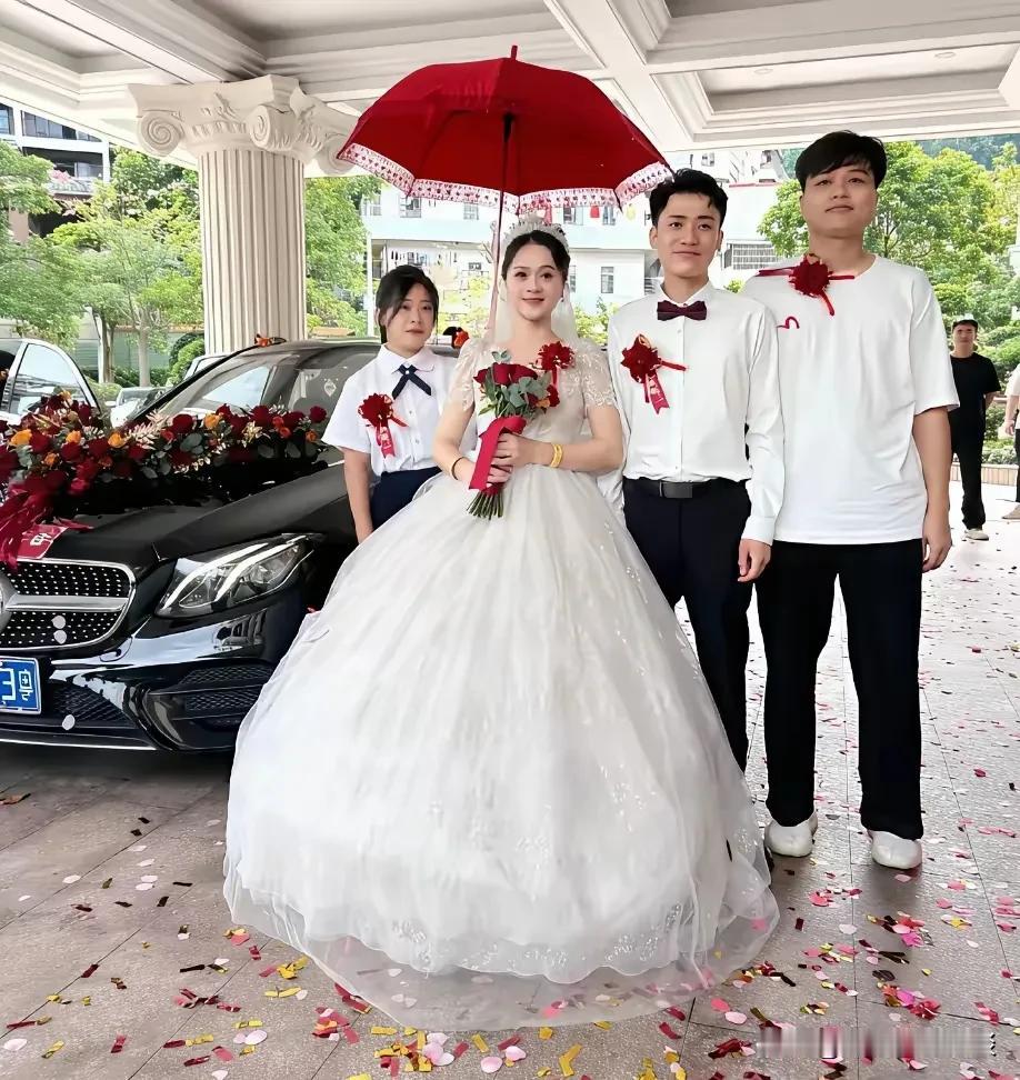 这是最通情达理的女方父母。女子和对象自由恋爱，双方父母都非常满意，要求也都非常简