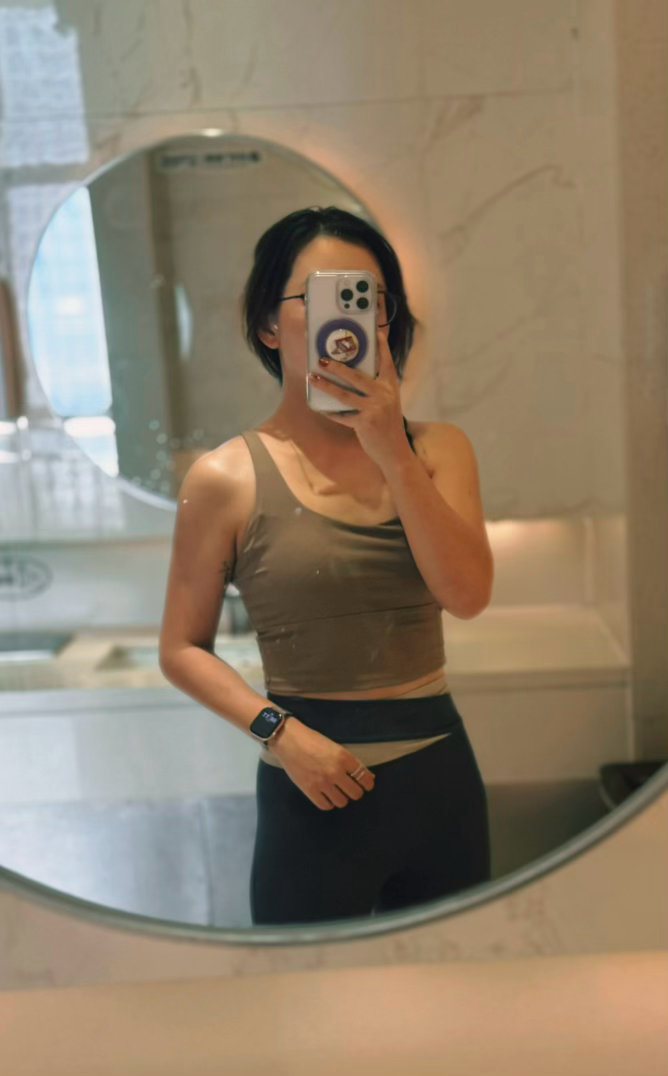 这一张的肩膀头子真不错开学了我终于可以恢复运动了所以现在的状态是人生短短三万天，